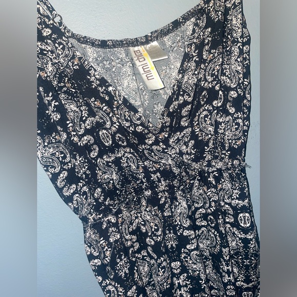 Romper - Picture 2 of 3